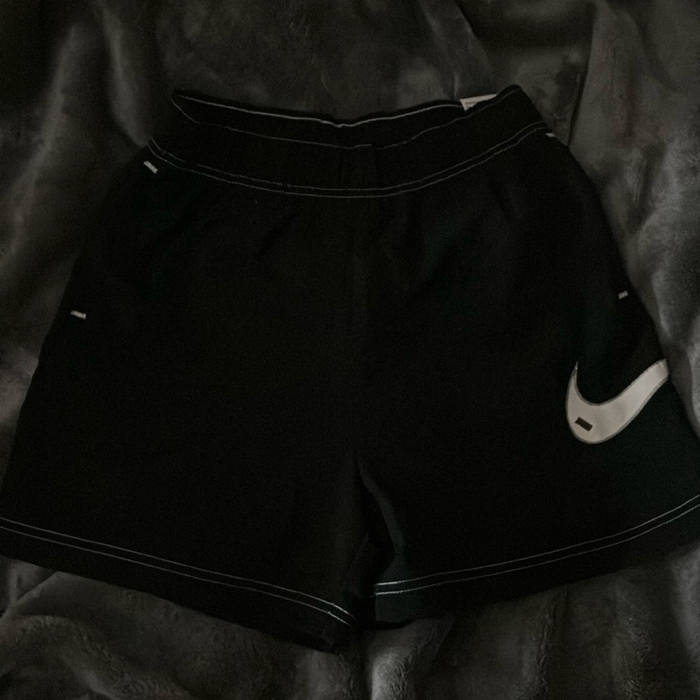 Nike Swoosh contrast stitch fleece shorts